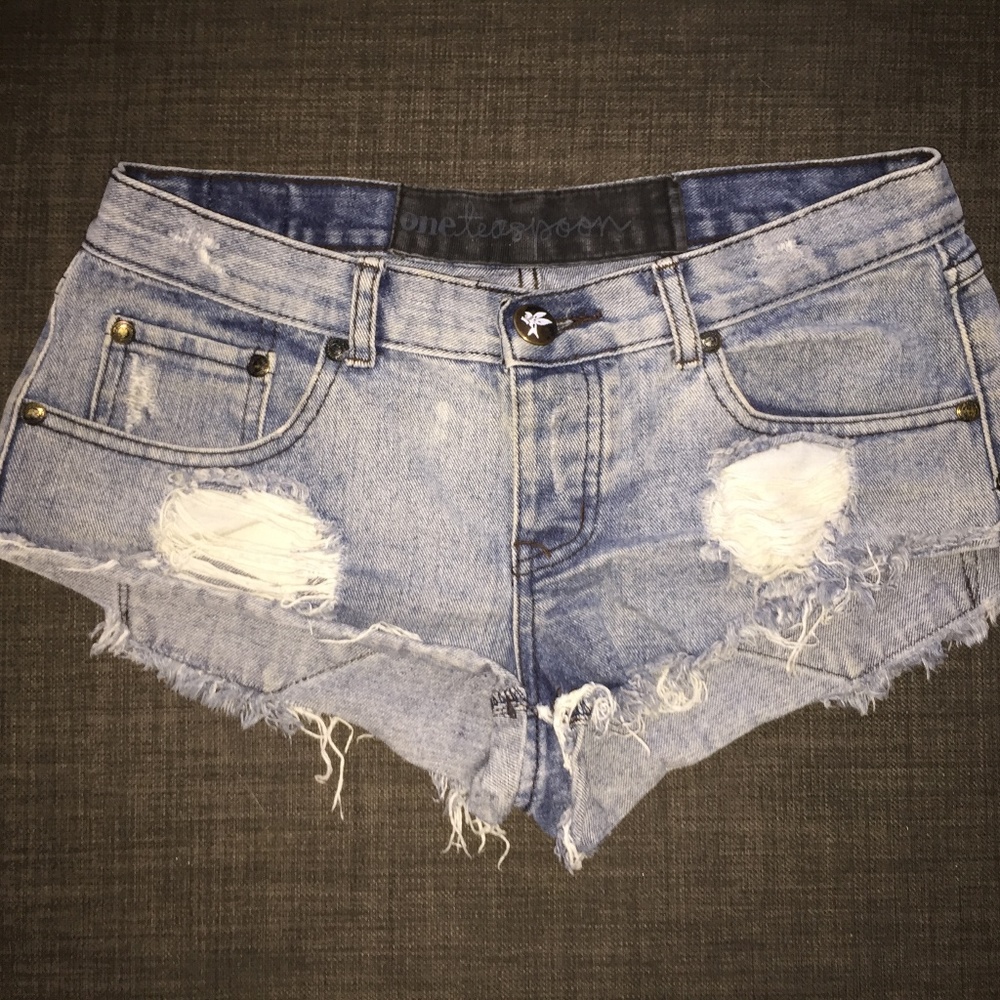 One Teaspoon denim short-shorts. Size 26.